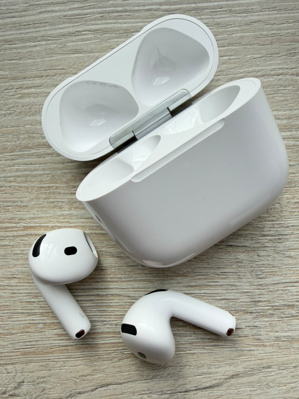 AirPods 4
