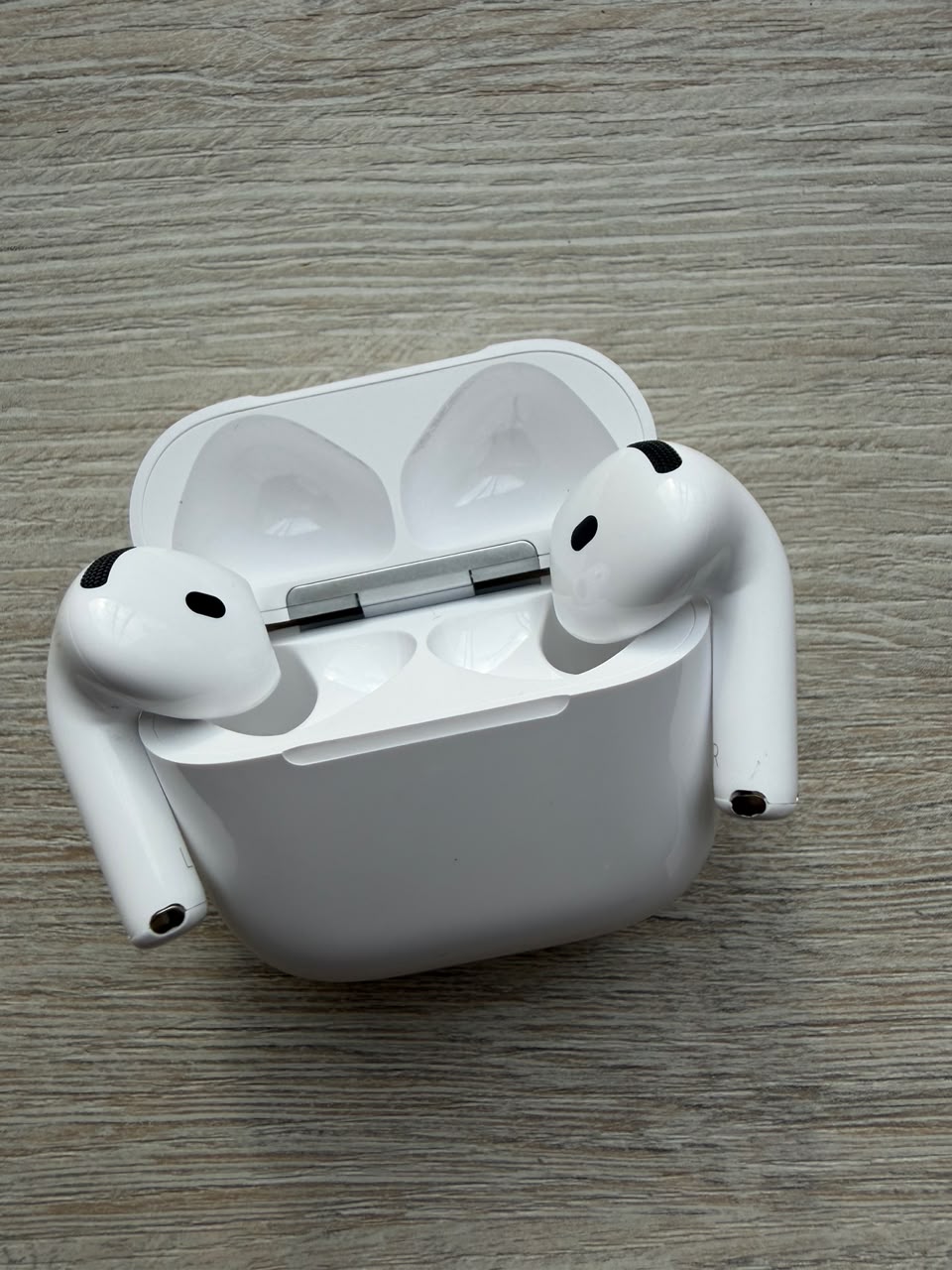 AirPods 4